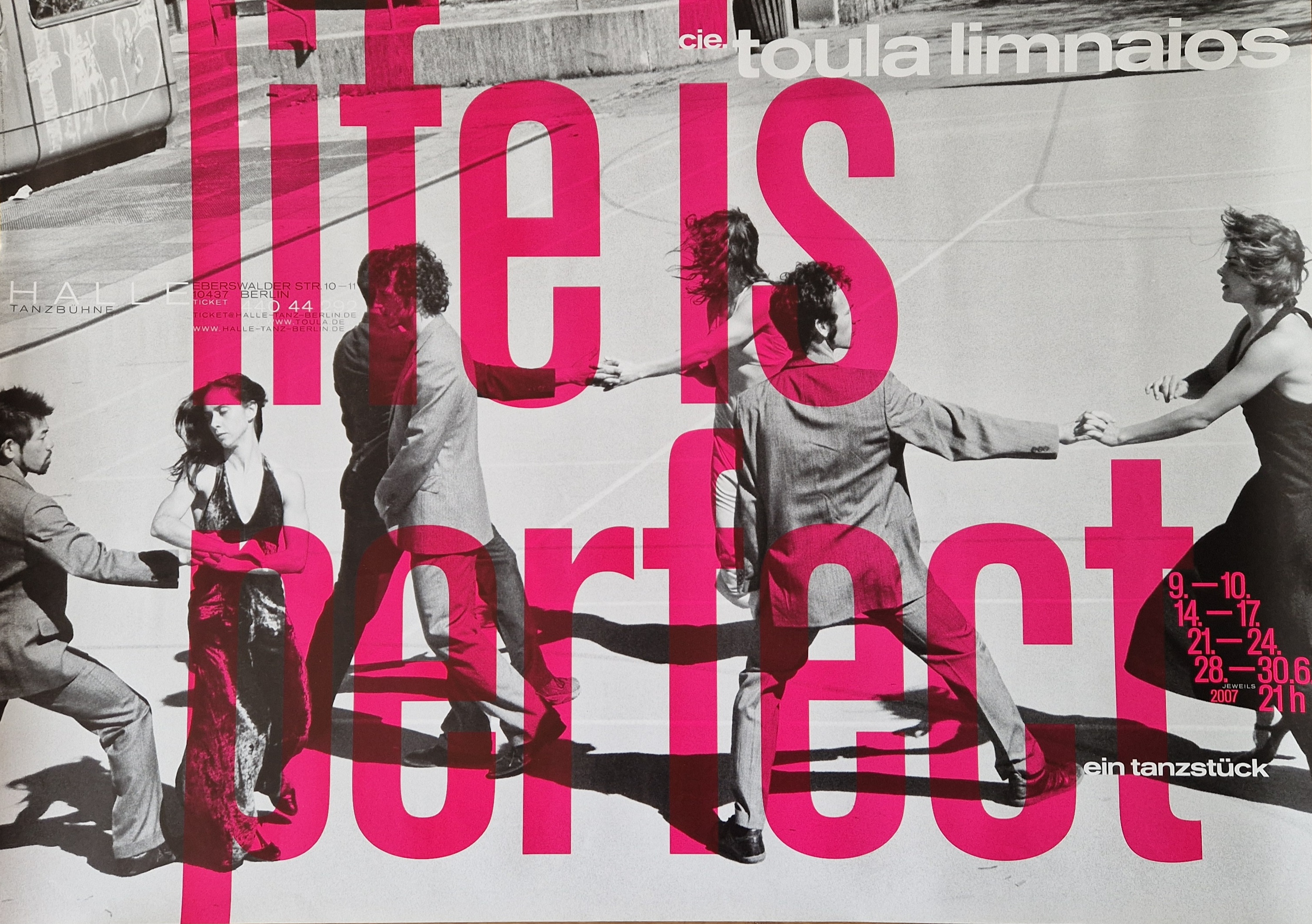 Poster zum Stück »life is perfect«